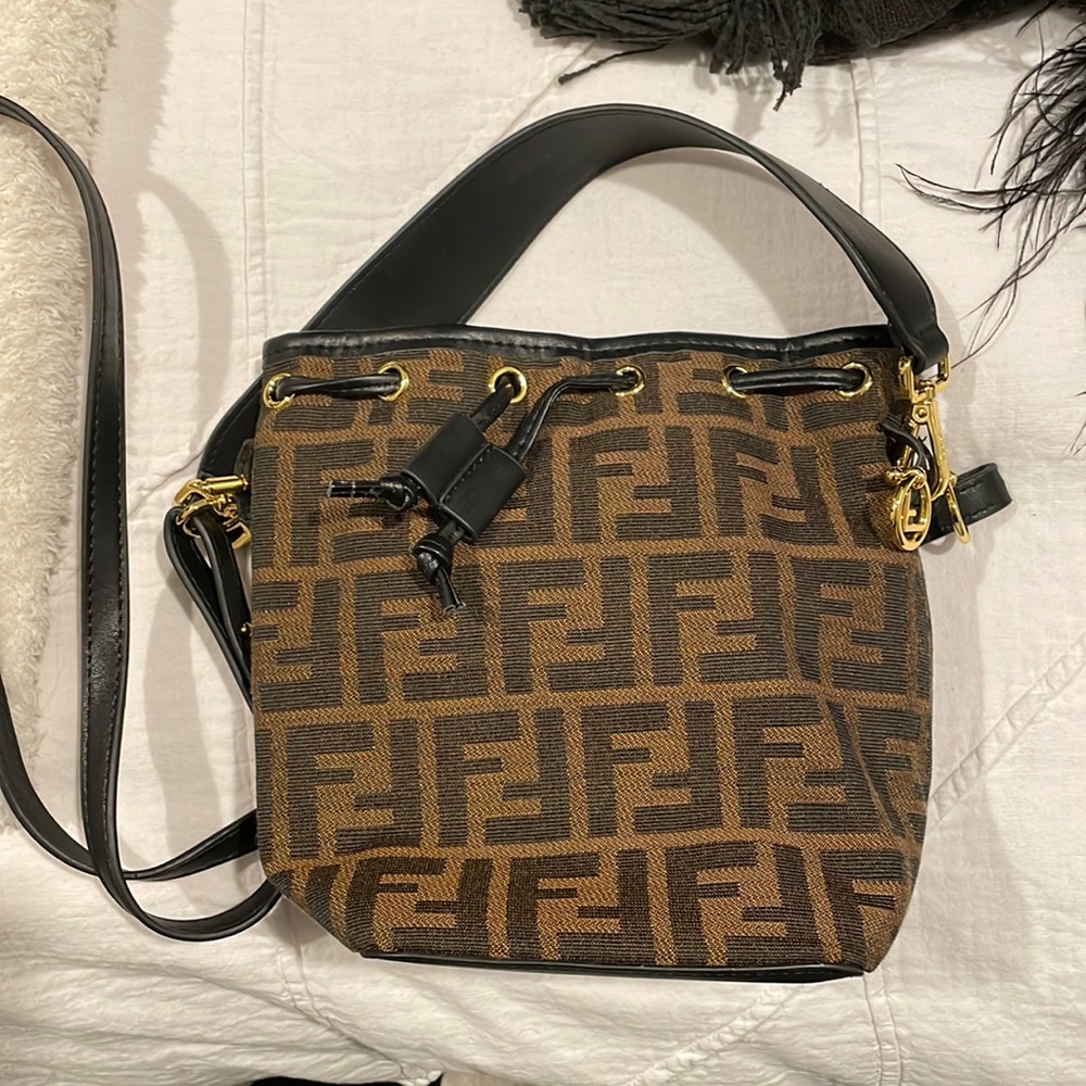 Like new bucket bag